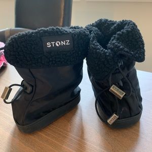 STONZ baby booties size M with fleece Liner included